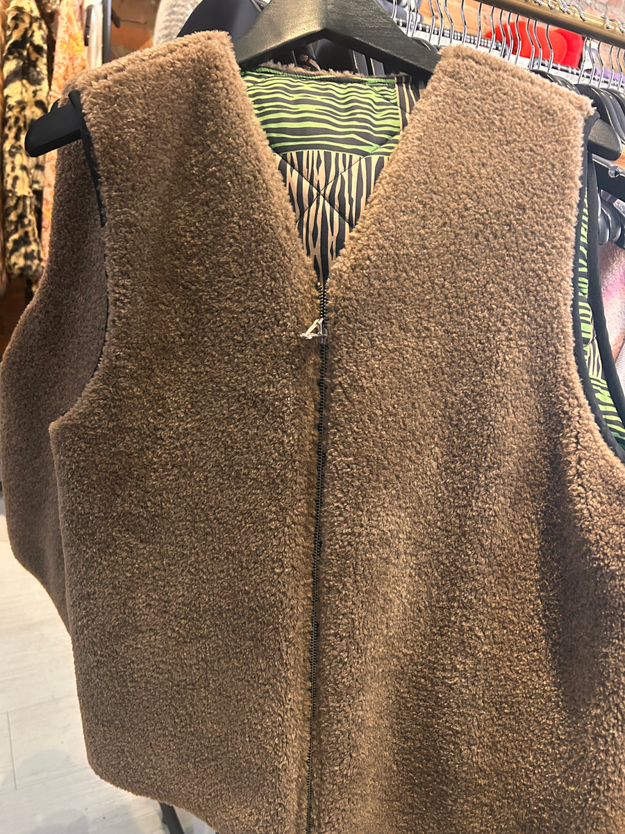 Summery Copenhagen Maylon Vest - Bud Green FINAL SALE