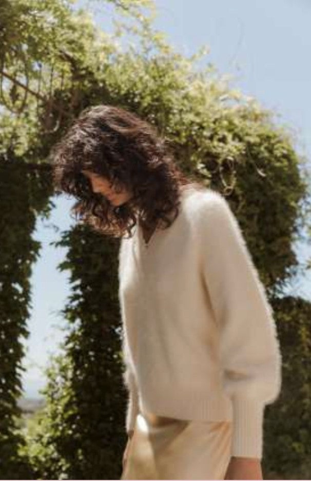 ST.CLOUD Fluffy V Neck Knit Pullover